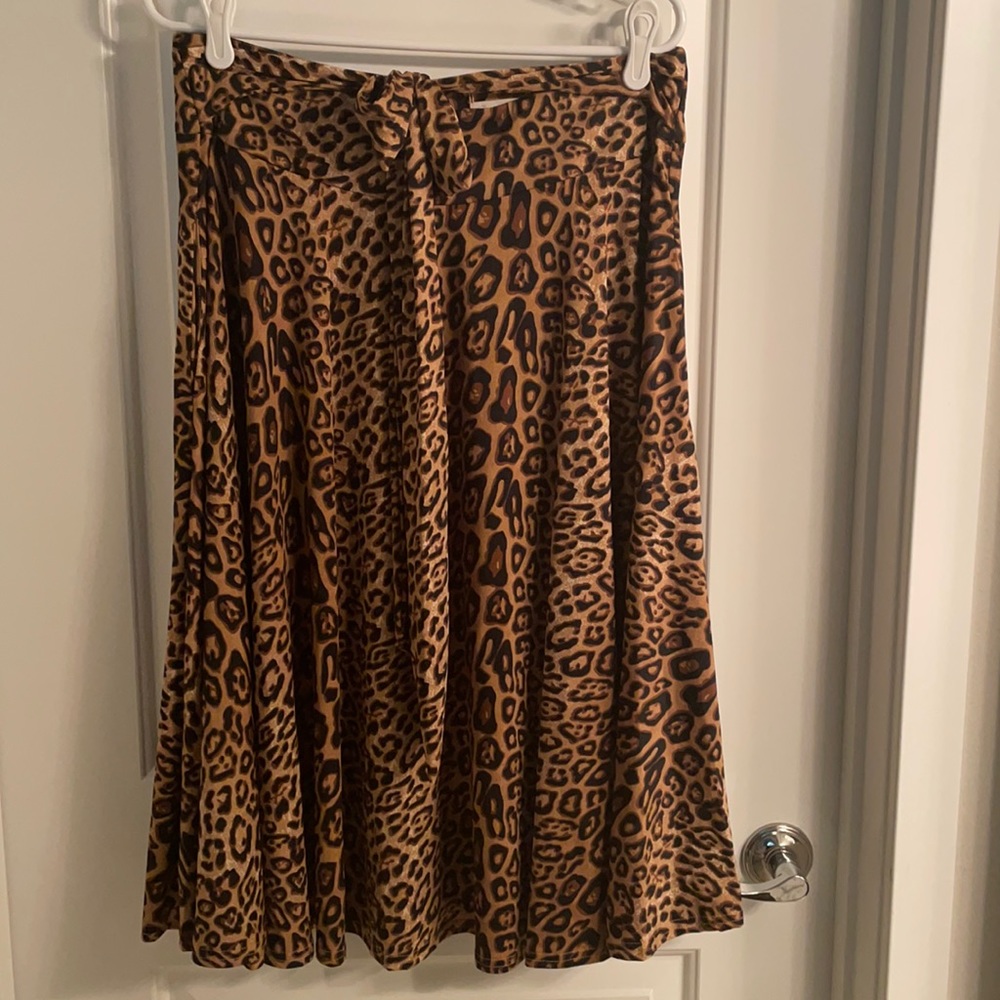Women’s leopard skirt with tie belt size xlg